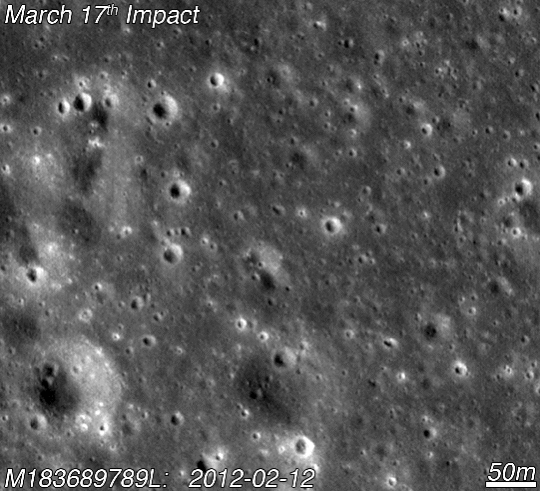A 2013. március 17-i holdi meteorbecsapódás által létrehozott krátert azonosították az LRO szonda felvételein. Az animáción egyértelműen látható, hogy a becsapódás előtt és után hogyan változott meg a holdfelszín: új kráter keletkezett, és a kidobott friss, felszín alatti holdanyag világos kráter-belsőt és sugársávokat alkot (kép: NASA LRO, SESE/ASU 2013. december 14.).
