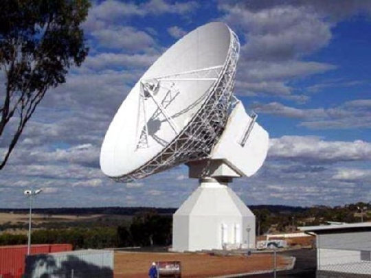Az ESA ESTRACK nagy hatótávolságú követőállomás hálózatának legújabb eleme a 35 méteres átmérőjű antenna New Norcia rádióteleszkóp Ausztráliában. (ESA ESTRACK)