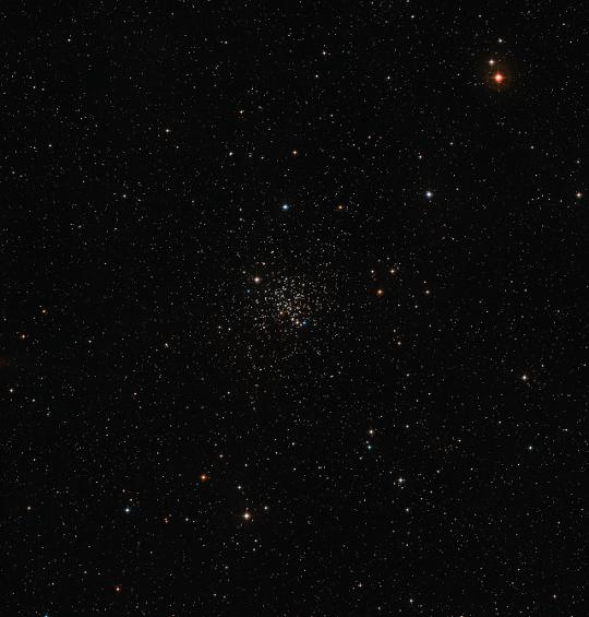 Az M67 katalógusjelű nyílthalmaz és az égbolt körülötte a Digitized Sky Survey 2 felmérésből. [ESO/Digitized Sky Survey 2/Davide De Martin]