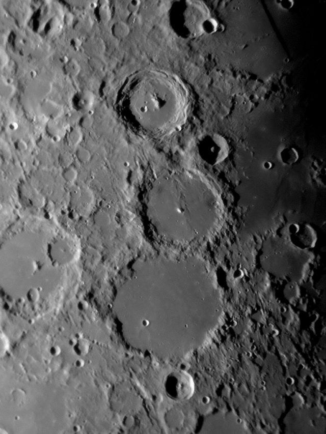 A hét csillagászati képe 2009. április 4-én készült 18:15 UT-kor. Intes 150/900 Makszutov-Newton, Nikon Coolpix 4300, ISO 100, 3 x 1/4 s expozíció.