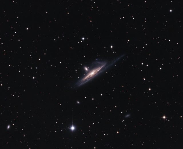 Az NGC 1532 és NGC 1531 az Eridanus csillagképben. A felvételt távészleléssel készítettem. Siding Spring Observatory – 30 x 120 sec L, 21 x 180 s L, 10 x 180 sec R,G,B, iTelescope.net T32 – Corrected Dall-Kirkham Astrograph Planewave 17″ – 43 cm, f/6.8  – FLI Proline 16803 CCD kamera.