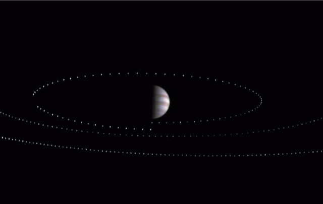 A holdak mozgását is megmutatja meg ez az animáció, egy-egy Io-keringésnyi időszakokra lebontva. (NASA / SwRI / MSSS / Gerald Eichstädt)