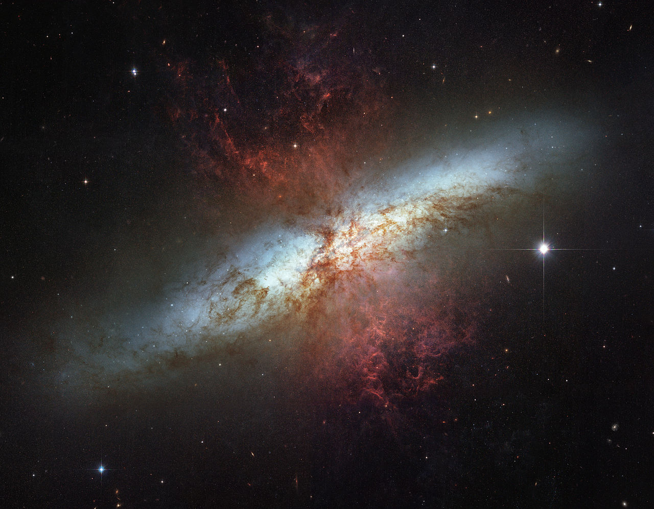 Está muerto, pero ahora está mejor: una estrella de neutrones magnética provocó un destello gigante en la galaxia M82