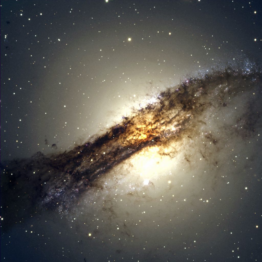 Csillagképződés és az aktív galaxismagok óriási fekete lyukai &#8211; tűr, tilt vagy támogat?