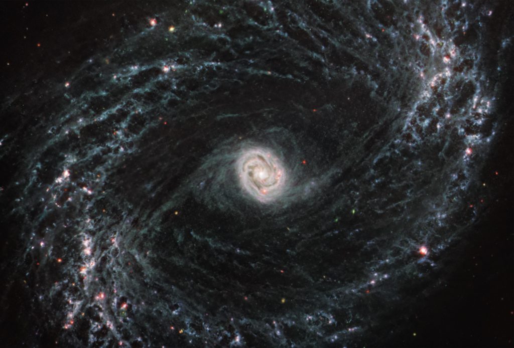 Galaxisok gáz- és porképződményei örvénylenek a James Webb új felvételein