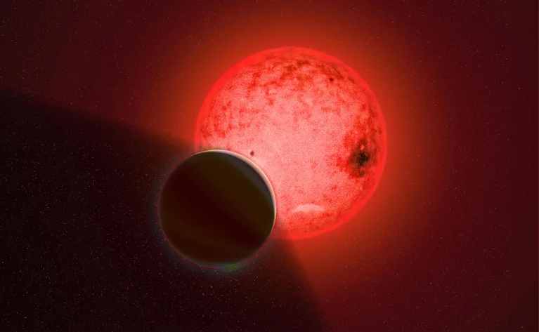 Un enorme exoplaneta que orbita alrededor de una pequeña enana roja