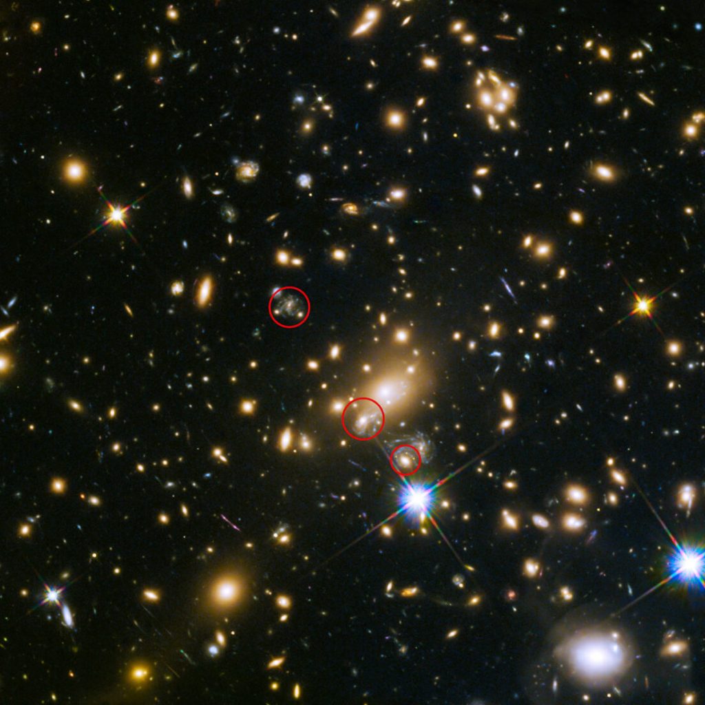 Újrajátszás: egy csillag gravitációs lencsézéssel közvetített halála segít az Univerzum tágulásának vizsgálatában